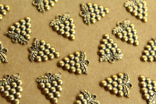 5 pc. Small Antique Brass Plated Bunch of Grapes Charms: 15mm by 11.5mm - made in USA | AB-223