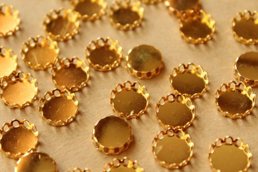 50 pc. Gold Plated Brass Lace Edge Setting: 10mm in diameter - | FI-350