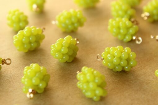 5 pc. Bunch of Grapes Charms, 13mm by 15mm, Fruit Pendant Fruity Summer Spring Juicy Ripening | MIS-407