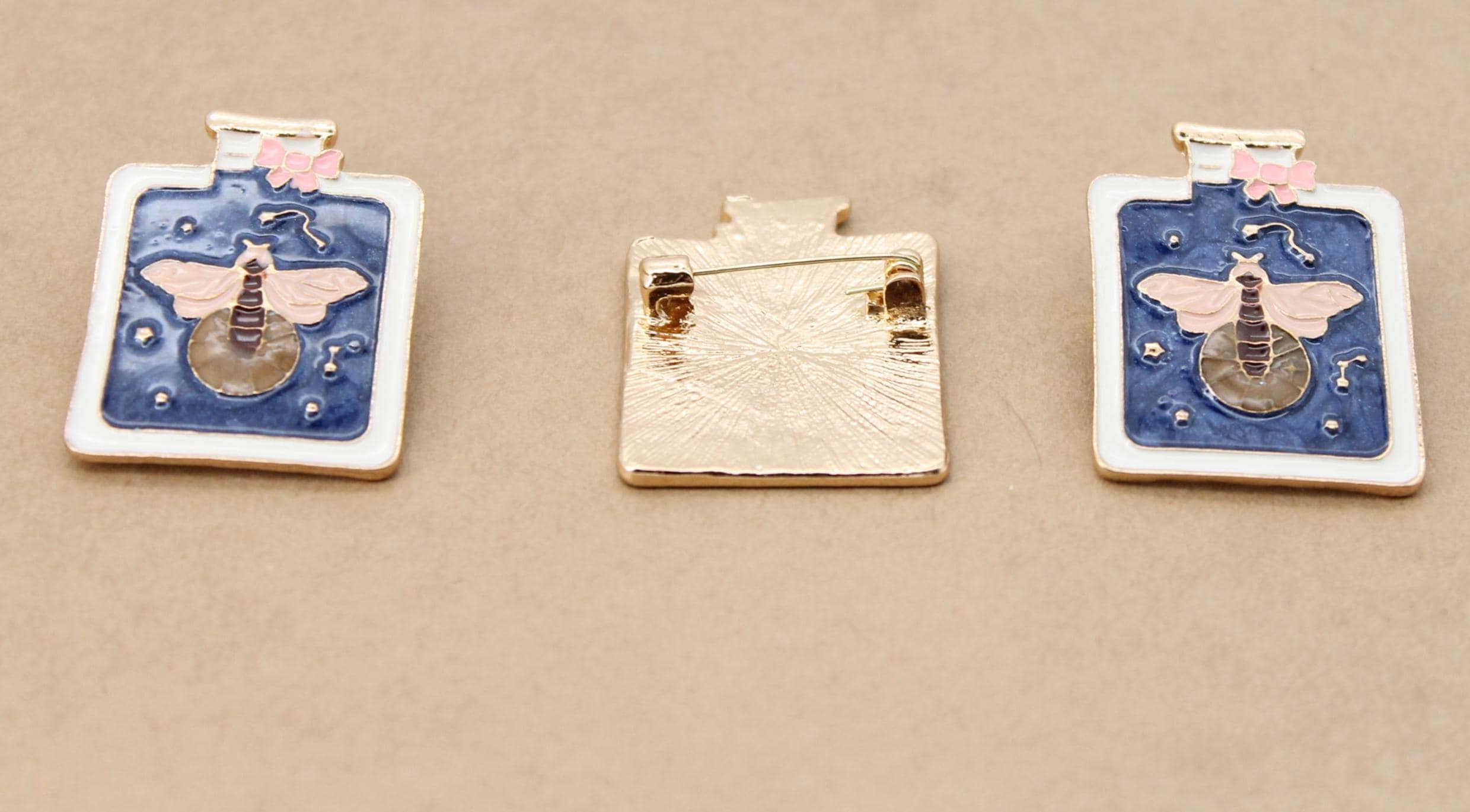 1 pc. Firefly in a Bottle, Glow-in-the-dark Enamel Pin Brooch, 35mm x 26mm | MIS-303**