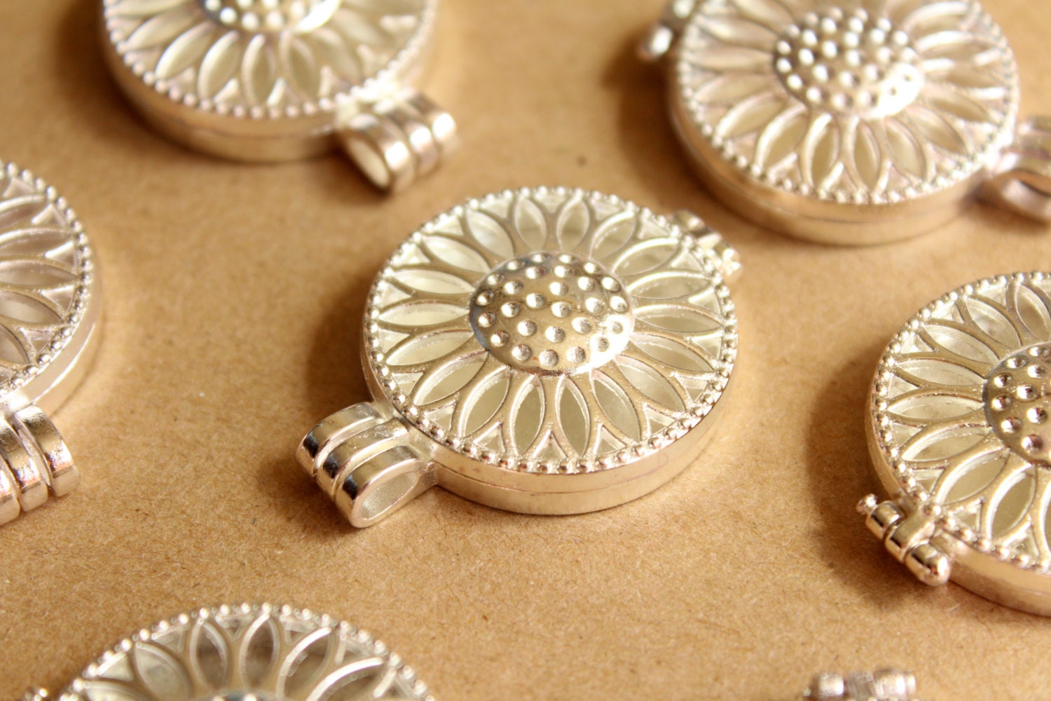 1 pc. Silver Sunflower Locket 44mm x 33mm | LOC-053