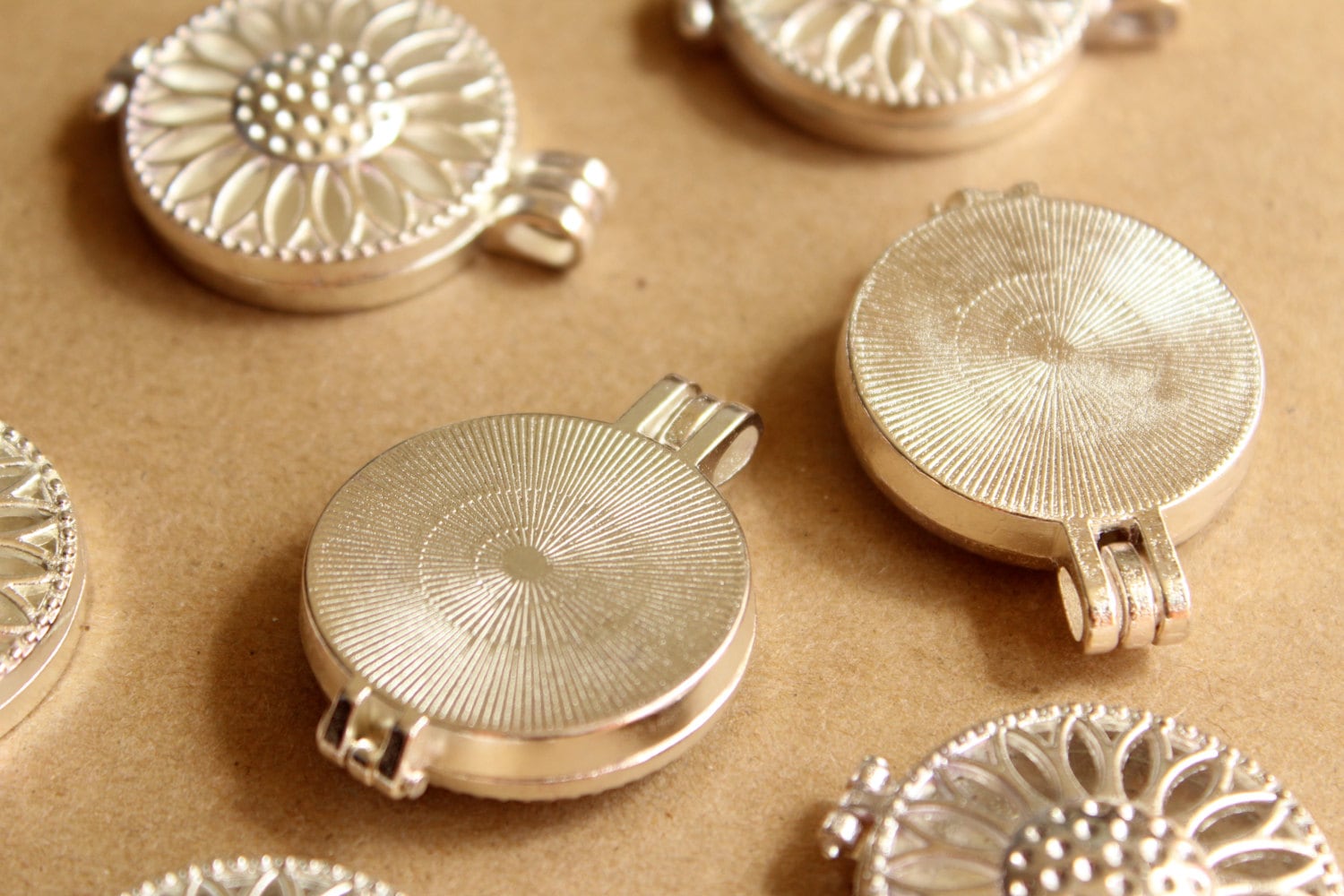 1 pc. Silver Sunflower Locket 44mm x 33mm | LOC-053