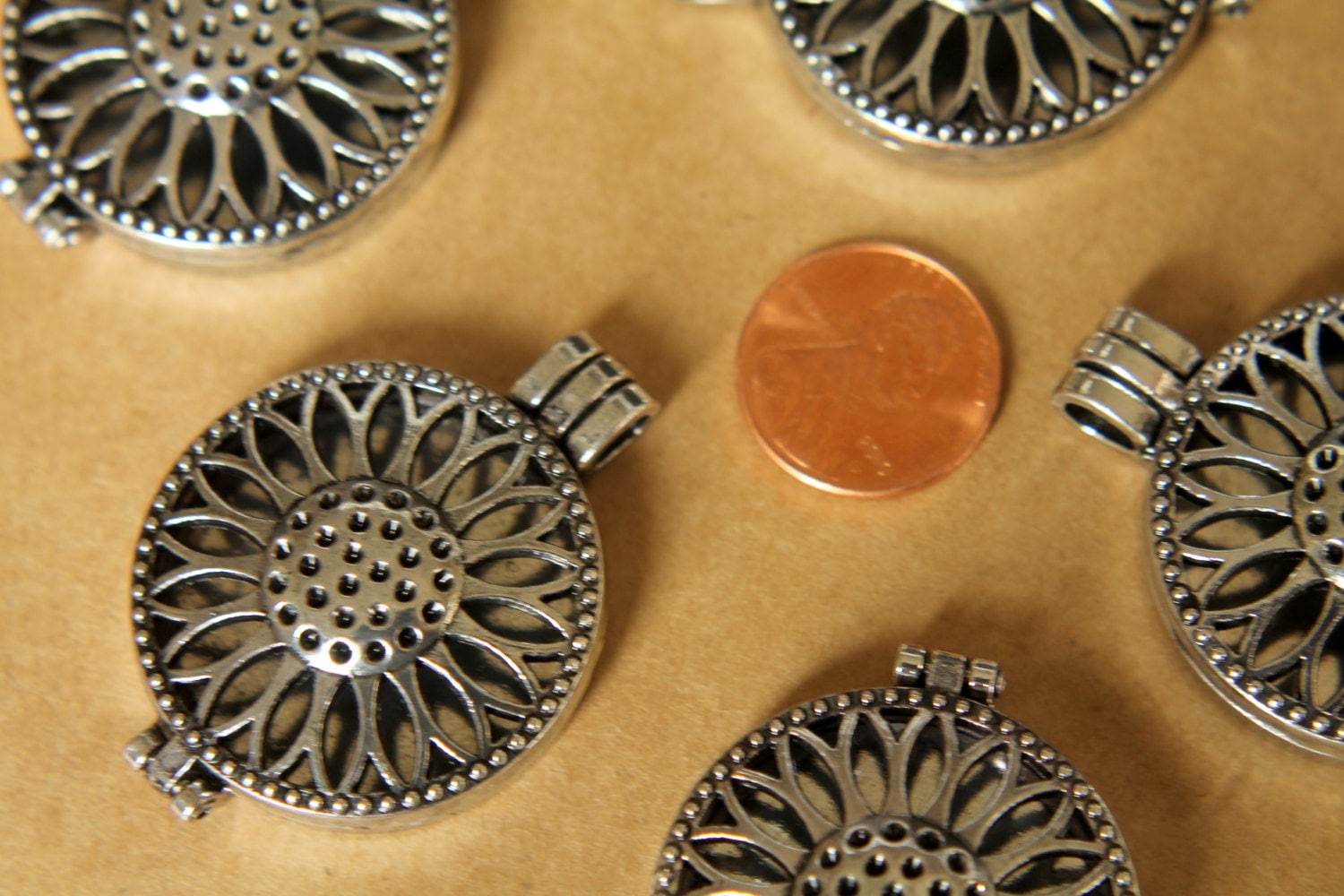 1 pc. Silver Sunflower Locket 44mm x 33mm | LOC-053