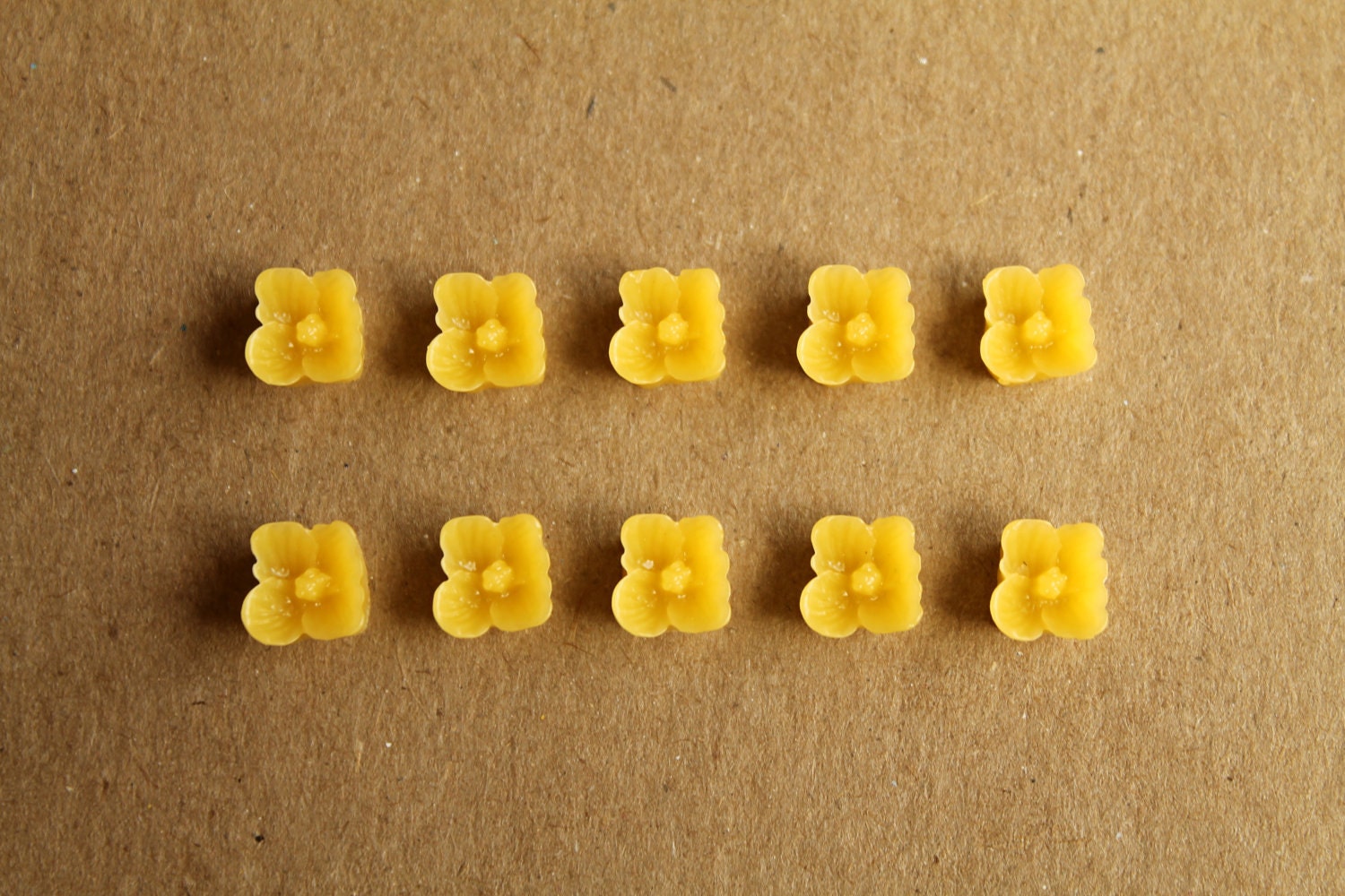 CLOSEOUT - 10 pc Yellow Sakura Blossom Cabochon 7mm | RES-096