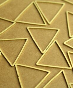 30 pc. Raw Brass Triangle Links: 20mm | FI-550