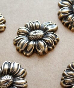 1 pc. Large Antique Brass Plated Daisy: 37mm by 31mm - made in USA Flower Flowers Daisies Fleur Floral Stamping Bouquet Spring | AB-080