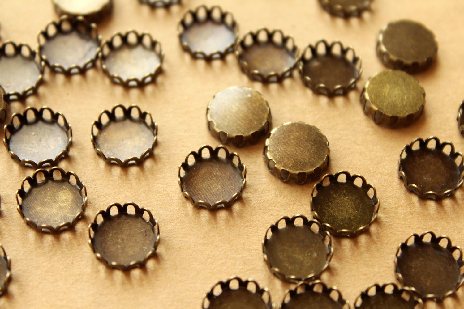 50 pc. Antique Bronze Brass Lace Edge Setting: 10mm in diameter - | FI-355